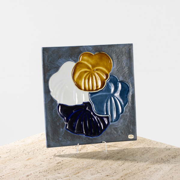 Olle Alberius, väggrelief, "Kavalkad", Rörstrand, 30,5x30,5 cm