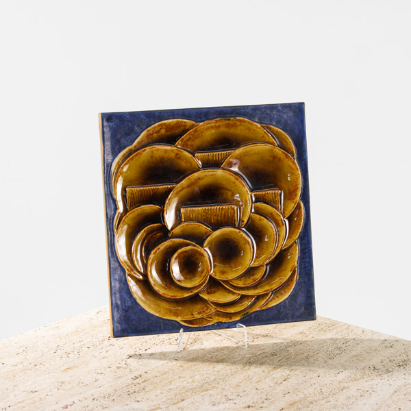 Olle Alberius, väggrelief, "Kavalkad", Rörstrand, 30,5x30,5 cm