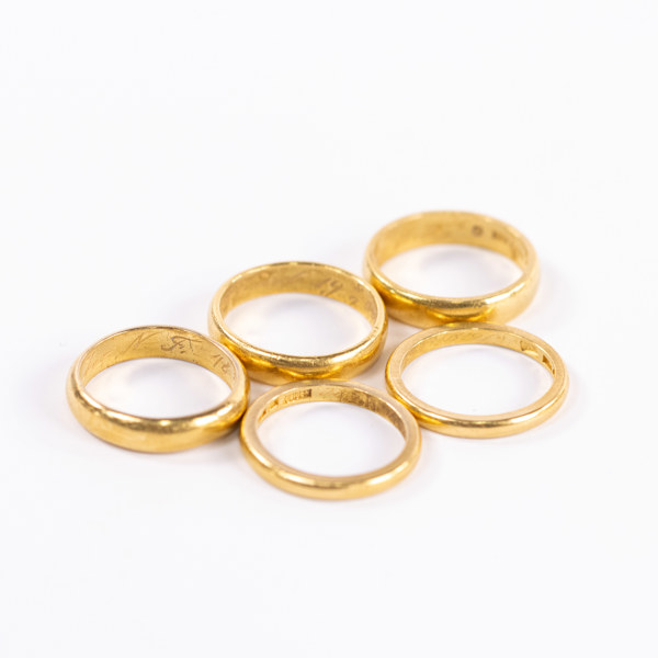 Ringar, 5 st, 23k guld, vikt 29,8 gram