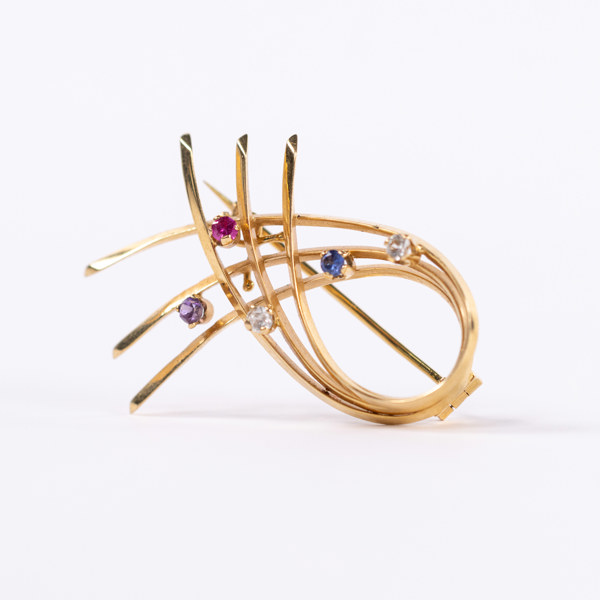 Brosch, 18k guld, stenar i flera färger, längd 3,5 cm, vikt 3,5 gram