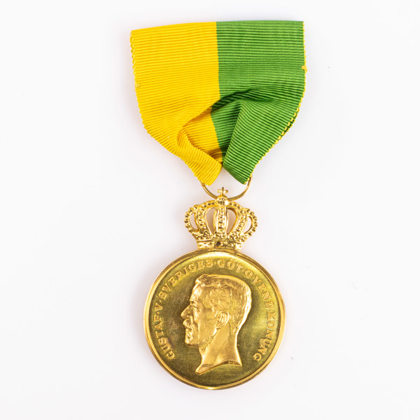 Förtjänstmedalj, 23k/18k, vikt 30,7 gram