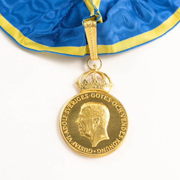 Förtjänstmedalj, 23k/18k, 12:e storleken, vikt 71,2 gram