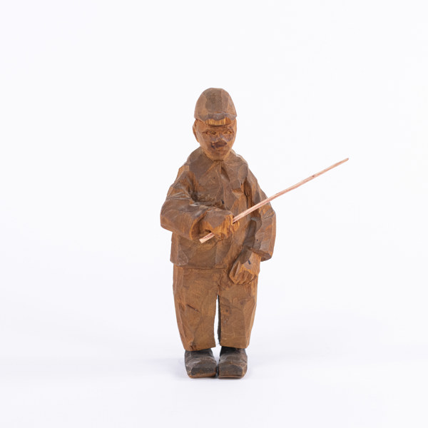 Axel Petersson, "Döderhultarn", skulptur, snidat trä, "Vallpojke", signerad, höjd 17 cm