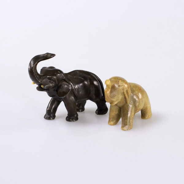 Figuriner, 2 st, elefanter, brons och sten, högsta 8 cm