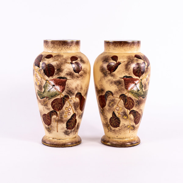 Vaser, ett par, flussglas, höjd 31,5 cm