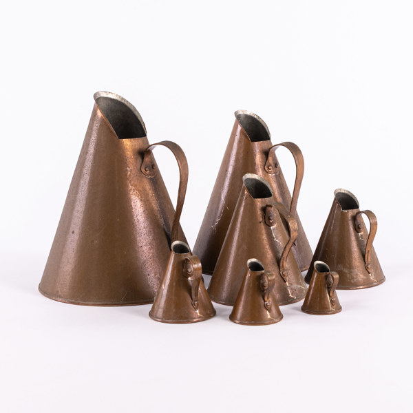 Nils Wenström, brännvinsmått, 7 st, höjd 24 cm och mindre