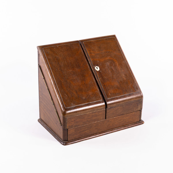 Brevskåp, trä, 1900-talets först del