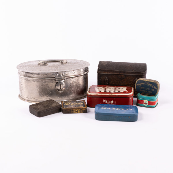 Plåtburkar, 8 st, längd 24 cm och mindre