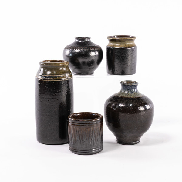 Vaser, 5 st, bl a Arthur Andersson, Wallåkra, höjd 12,5 cm och mindre