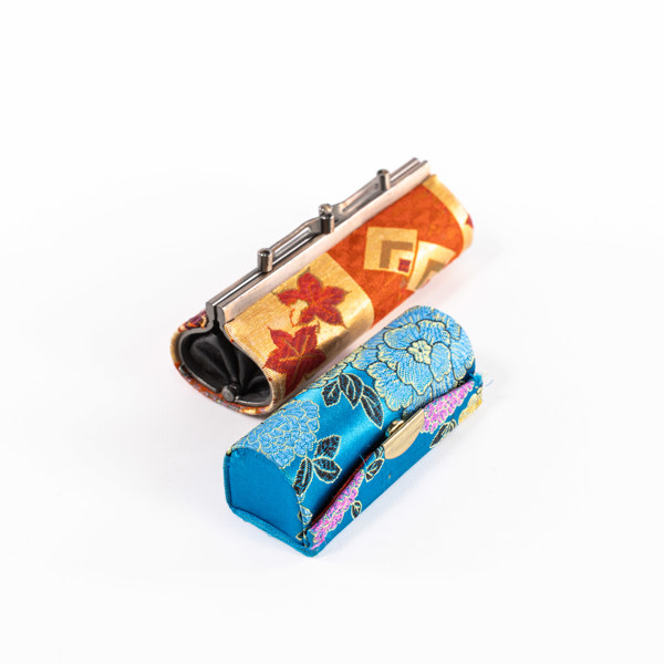 Sminkväskor, 2 st, siden, 1900-tal, Asien