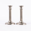 Kolonnljusstakar, ett par, vitmetall, höjd 15 cm