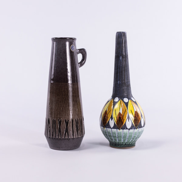 Vaser, 2 st, bl a Ingrid Atterberg, höjd 24 cm och mindre