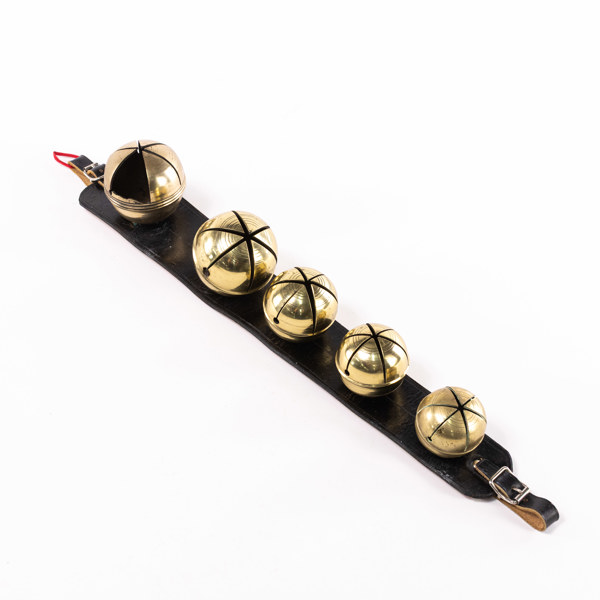 Bjällerkrans, läder/mässing, längd 60 cm