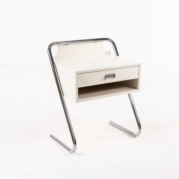 Sängbord, Bauhaus-stil, laminat/stålrör, höjd 68 cm