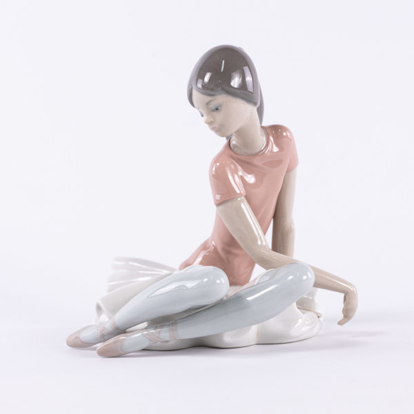 Figurin, flicka, Lladro, höjd 16 cm