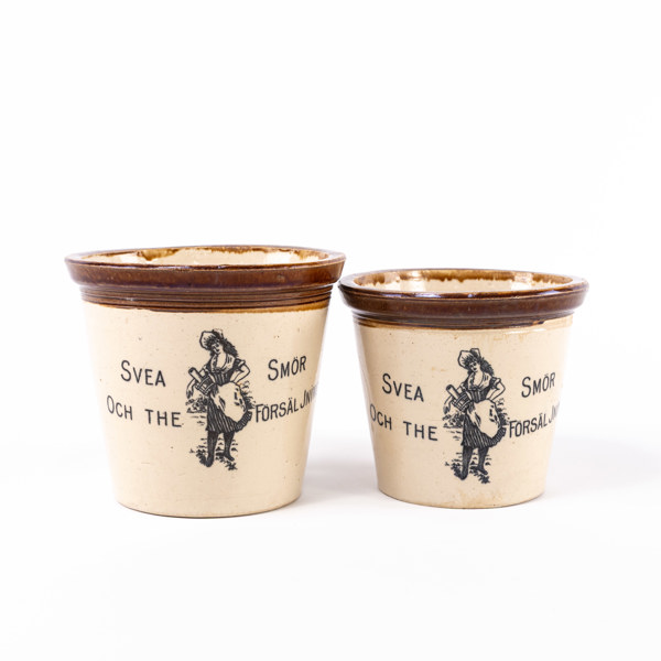 Krus, 2 st, "Svea Smör och The försäljning", högsta 17 cm