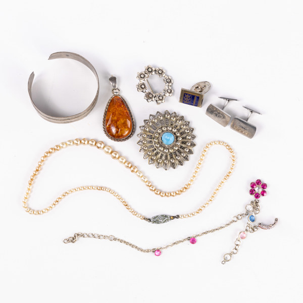 Smycken, 9 delar, bl a bärnstenshänge