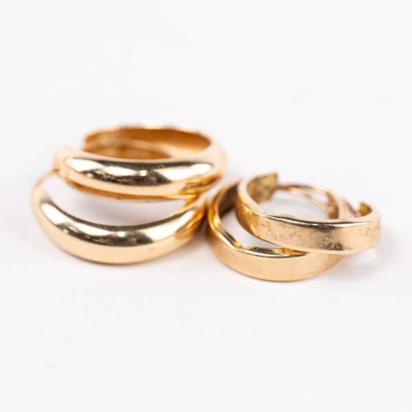 Örhängen, två par, 18k guld, vikt 1,3 gram