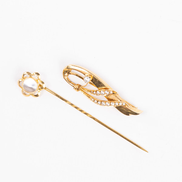 Broscher, 2 st, 18k guld, 4,3 gram