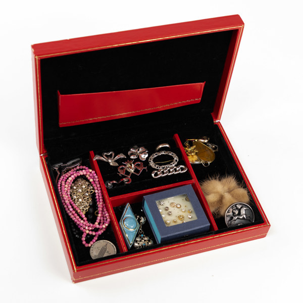 Diverse bijouterier, broscher, hängen, collier, m.m.