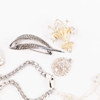 Diverse silversmycken, broscher, halsband, m.m., vikt 49,7 gram
