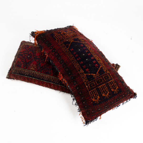Sittdynor, 2 st, orientaliska, största 100 x 50 cm