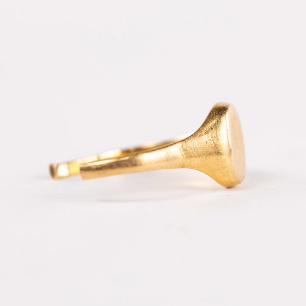 Defekt ring, 18k guld, vikt 6,3 gram
