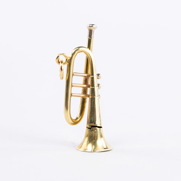 Hänge, 18k guld, trumpet, längd 35 mm, vikt 4,3 gram