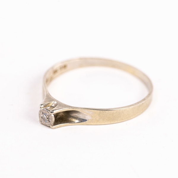 Ring, 18k vitguld, diamant 0,2 ct, storlek 17,5, vikt 1,6 gram