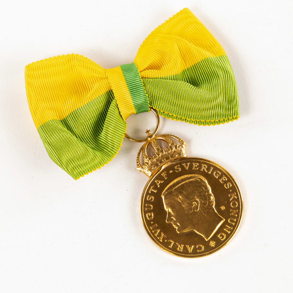 Förtjänstmedalj, 23k/18k guld, 19,7 gram, Ø 31 mm