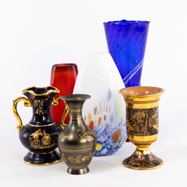 Vaser, 6 st, glas, porslin, mässing, högsta 27 cm