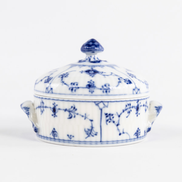 Sockerskål med lock, "Musselmalet", Royal Copenhagen, höjd 7 cm