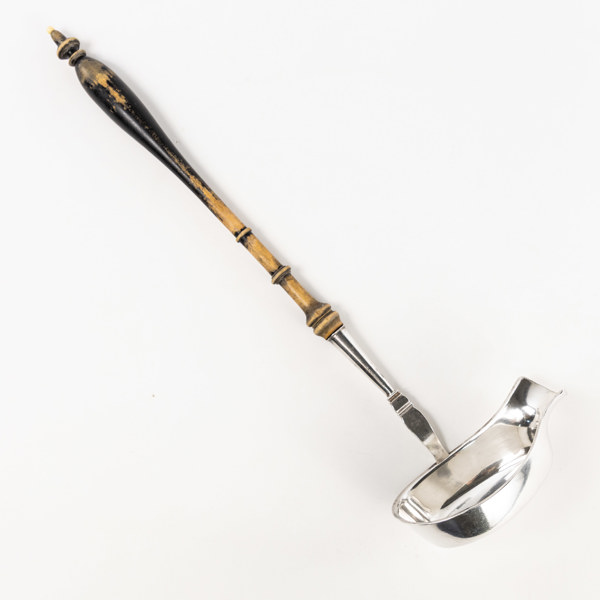 Slev, silver, med trähandtag, längd 43 cm