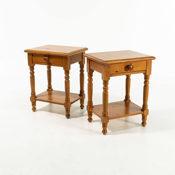Sängbord, ett par, furu, Grange, Frankrike, höjd 58 cm