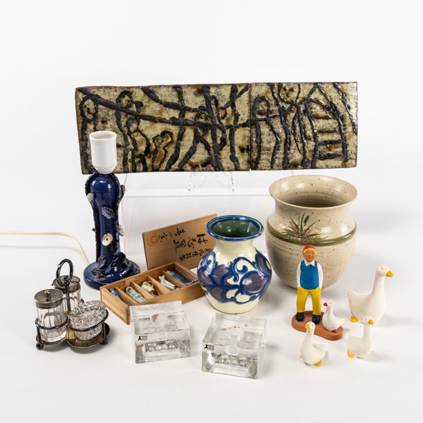 Diverse, vaser, bordslampa, ljusstakar, figuriner, m.m.