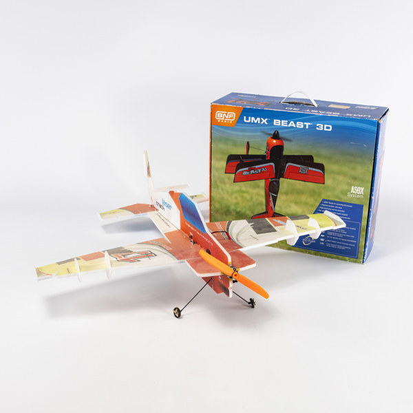 Modellflygplan, 2 st, bl a UMX Beast 3D