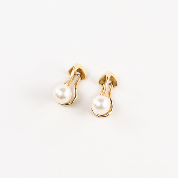 Örhängen med pärlor, ett par, 14k guld, 3,4 gram