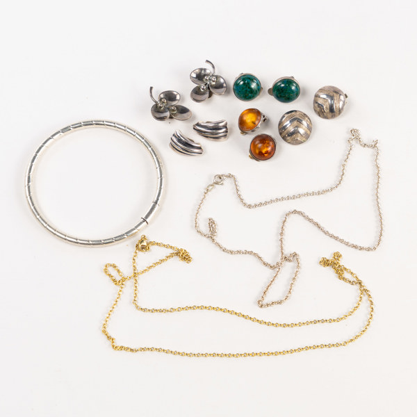 Silversmycken, örhängen, armring, kedjor, 58,9 gram