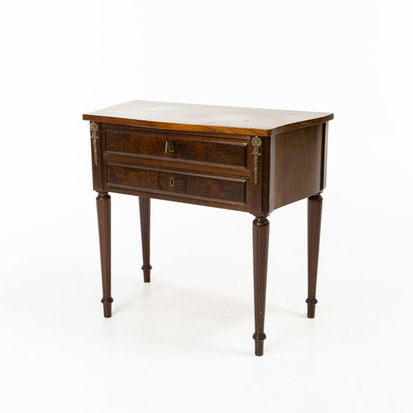 Byrå, gustaviansk stil, mahogny/rotfanér, 1900-tal, höjd 57 cm