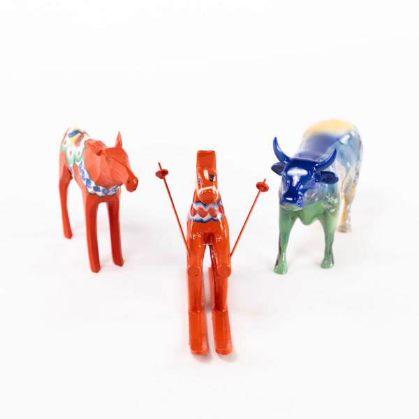 Figuriner, 3 st, bl a Cow Parade, högsta 14 cm