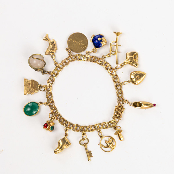 Armband, 18k/9k guld, med berlocker, längd 18 cm, vikt 26,2 gram
