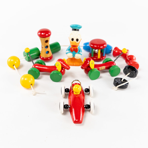Äldre leksaker, bl a Brio, Kalle Anka