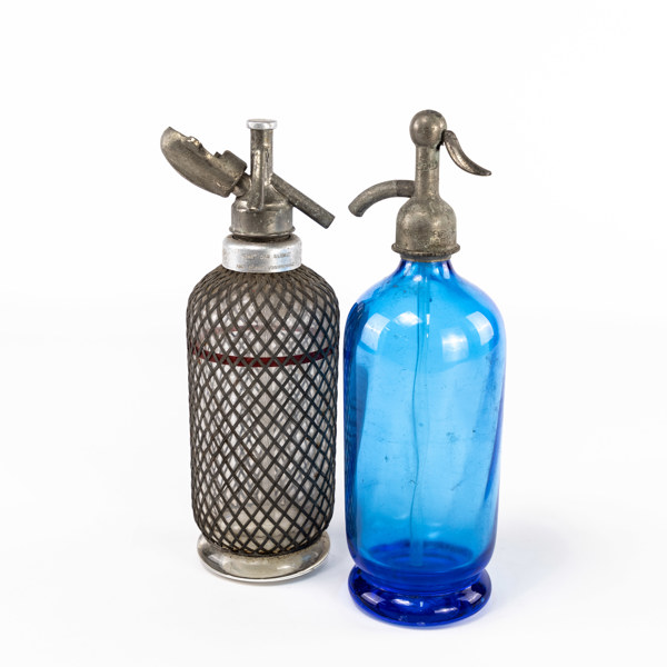 Sifoner, 2 st, bl a blått glas, höjd 31 cm