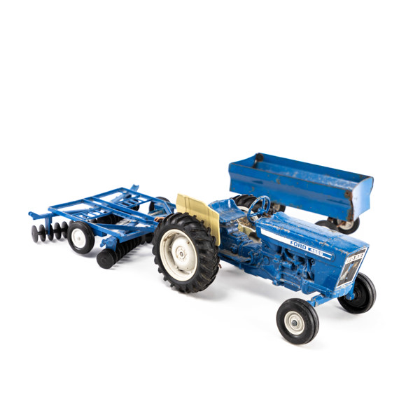 Traktor med tillbehör, 3 delar, Ertl, längsta 27 cm