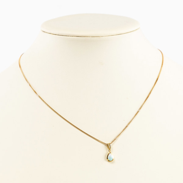 Kedja, 18k guld, Balestra, hänge med opal