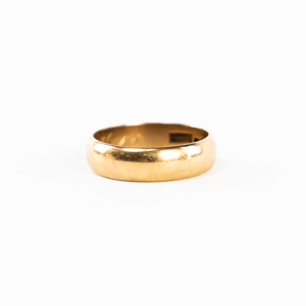 Slät ring, 18k guld, storlek 19, vikt 5,9 gram
