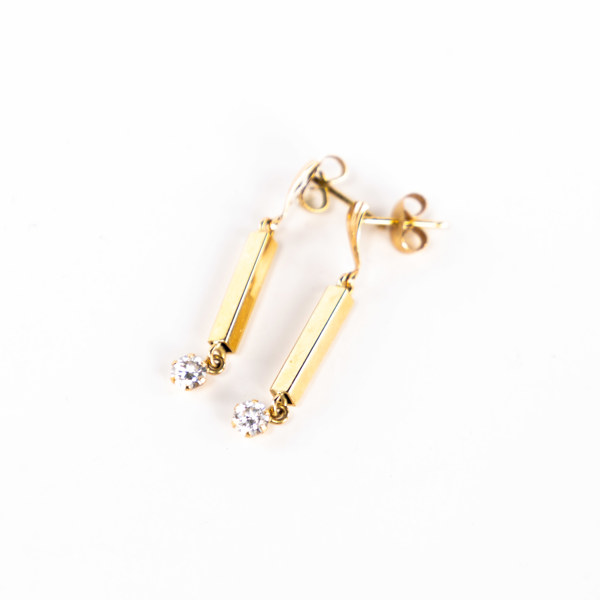 Örhängen, ett par, med ofärgade stenar, vikt 1,9 gram