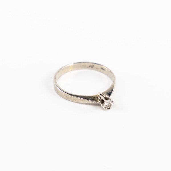 Ring, 18k vitguld, med diamant 0,1 ct, storlek 17, vikt 2,1 gram