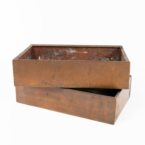 Blomlådor, ett par, koppar