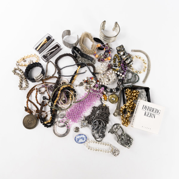 Smycken, bijouterier, ett parti, bl a Dyrberg & Kern